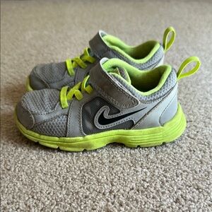 Nike Gray and Green Lightweight Sneakers